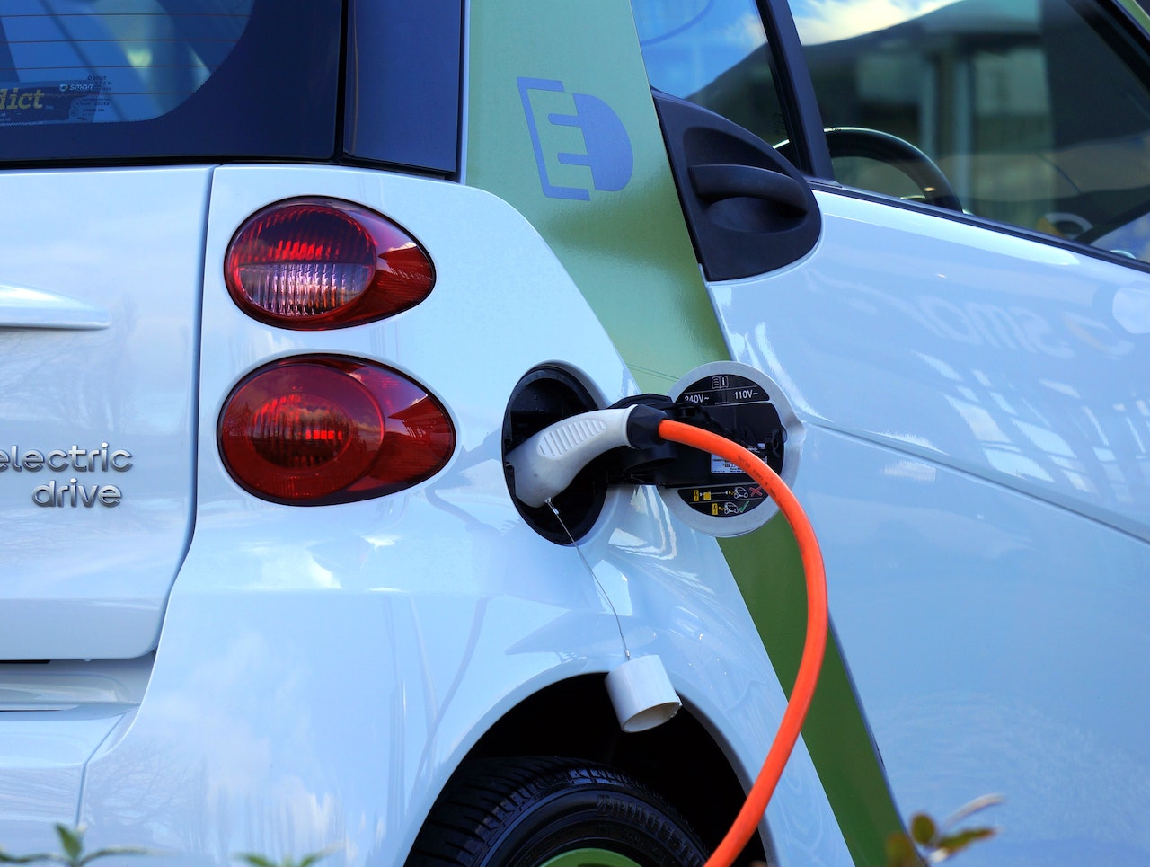 How future is secured with the Electric cars and why should you consider it?